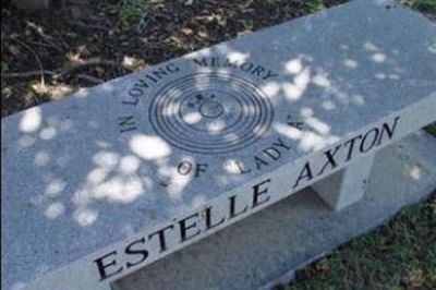 memorial-Estelle-Axton.jpg