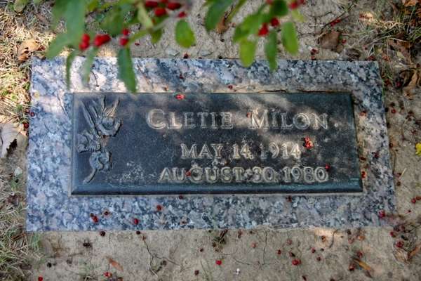 tombe de Cletie Milon - photo de Randy Watkins